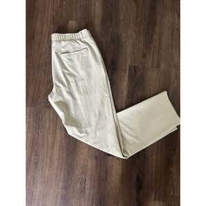 Under Armour Match Play Golf Pants Mens Size 36x32 Flat Front Beige Lightweight